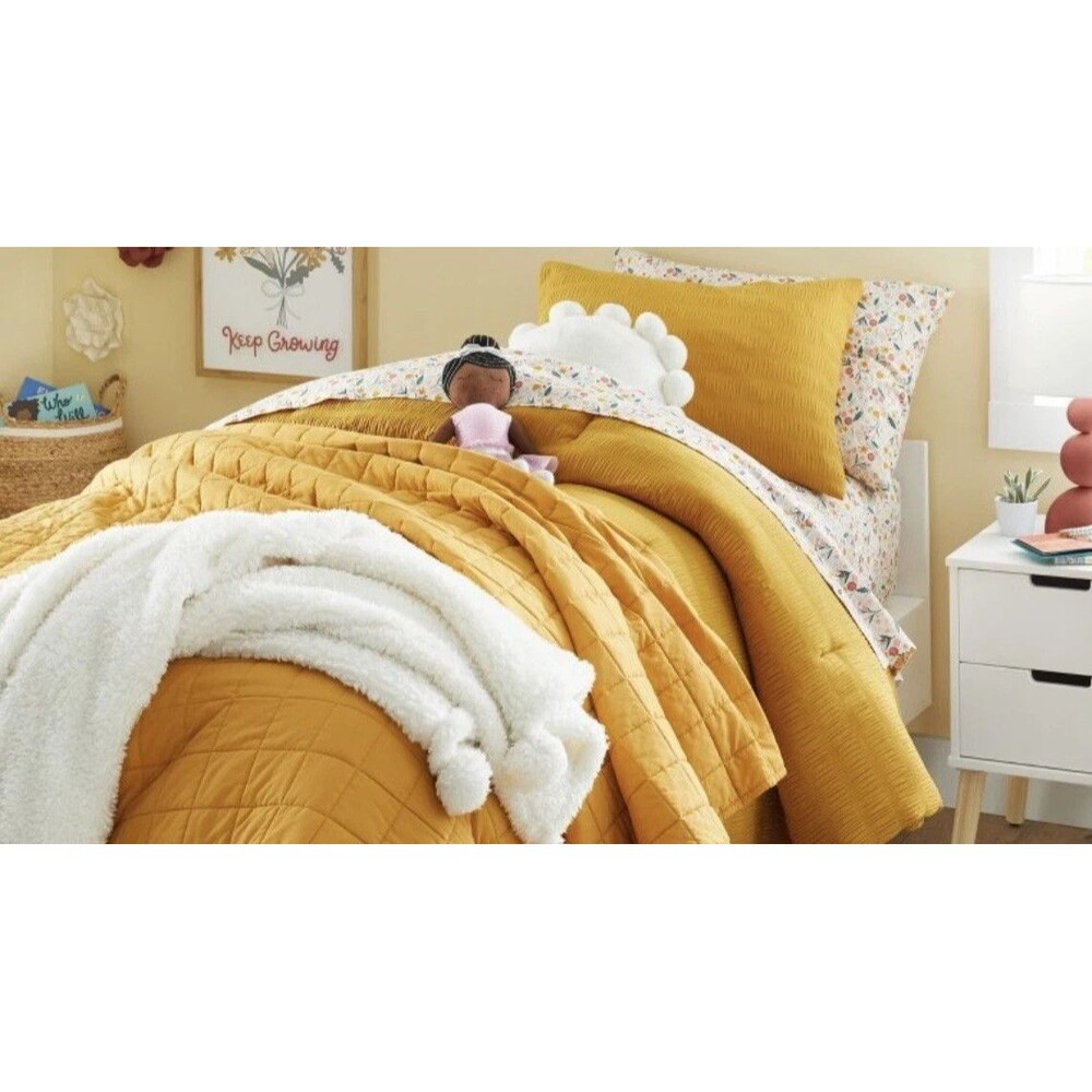 NEW Very Soft Pillowfort Teddy Bear Plush Throw, Cream, 50"x60" with pompoms
